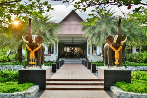 Scenic Pool Villa and Resort