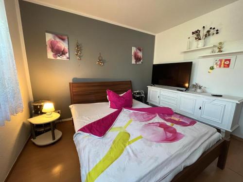 Schönes Haus mit 4 Schlafzimmer Küche Bad WC & Wohnzimmer 2 Parkplätze