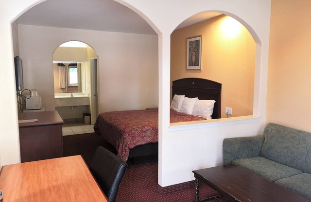 Scottish Inn & Suites