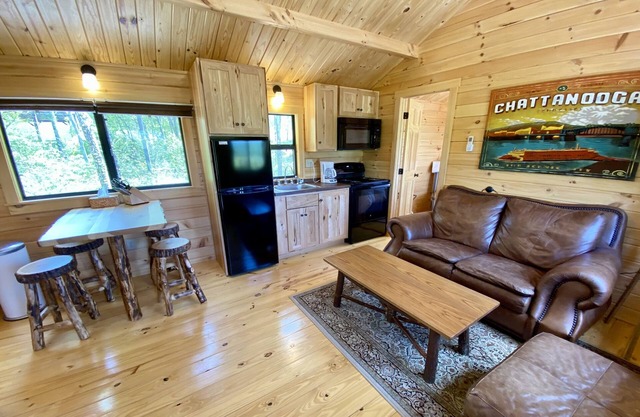 Screech OwL Cabin for 2