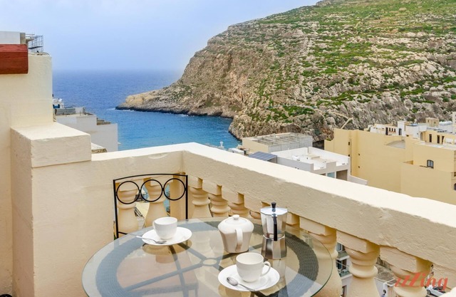 Sea and Cliff Views in a Modern Apt w Terrace