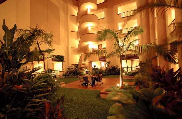 Sea Cliff Court