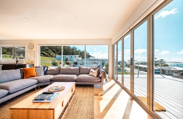 Sea Eagle Escape - Luxury Accommodation