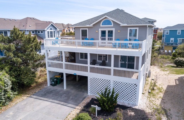 SEA-GO in Corolla, NC. OCEANSIDE! 4 min. walk to beach, PET FRIENDLY!