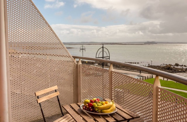 Sea Pointe 2 Bedroom Apartment with Stunning Views