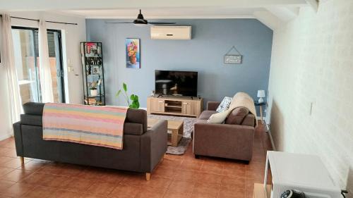 "Sea to See" Large Apartment in Prime Location with Free Laundry Room and Car Parking