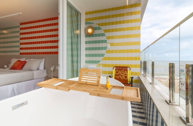 Sea View and Balcony with Bathtub | Q3