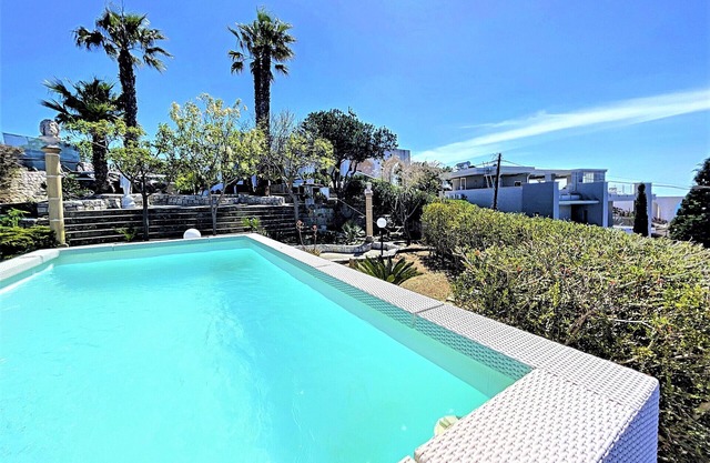 Sea view house w/design pool close to beach