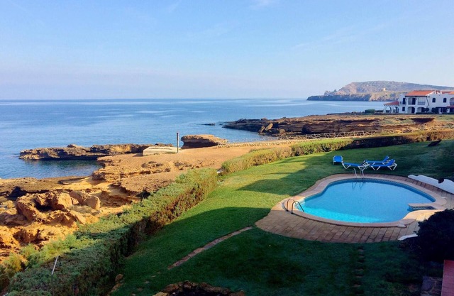 Sea views and pool in Playas de Fornells