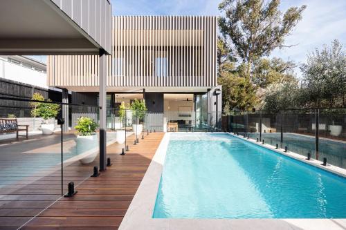 Seabound Luxe - Pool, Court, Walk to Beach and Village