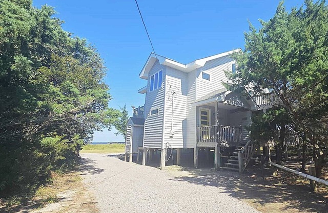 Seafield House: Dog friendly home, sound side beach, perfect getaway.