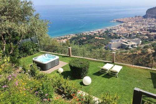 Seafront Villa in Cefalù with Private Jacuzzi
