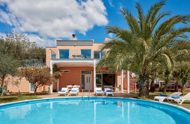 Seafront Villa Longobardi