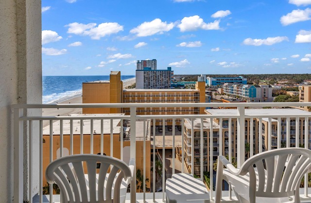 SeaMist Driftwood Vacation Studio with Balcony