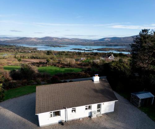 Seanacnoc Cottage overlooking Kenmare Bay
