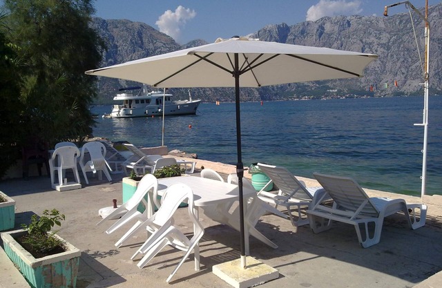 Seaside 2 bedroom apartment,with waterfront terrace,5 meters to the sea