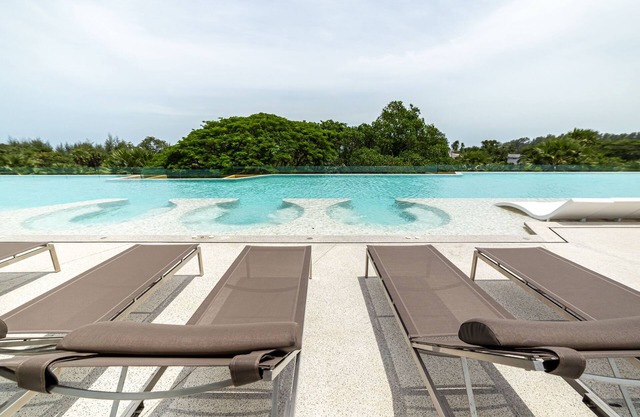 Seaside 2BR 200 m to BangTao beach