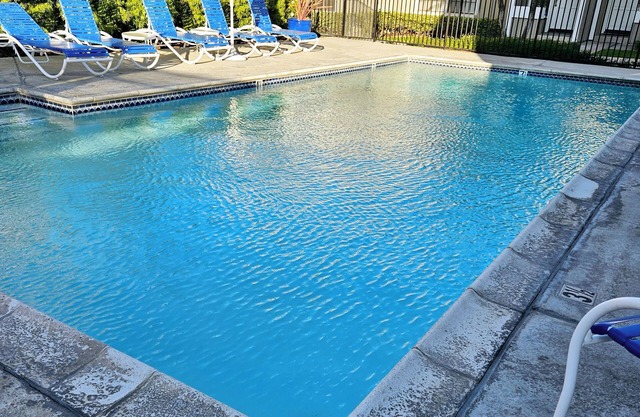 Seaside Breeze VIlla walk to beach/pool and spa