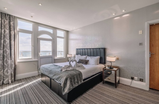 Seaside Comfort Near Southend Pier – Walk to the Beach, Restaurants & Attraction