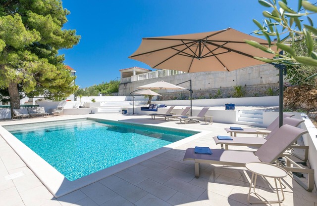 Seaside house with a swimming pool Arbanija, Čiovo (K-24430)