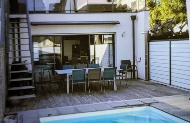 Seaside house with pool and jacuzzi