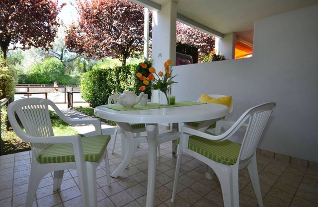 Seaside modern flat in an elegant residence with swimming pool