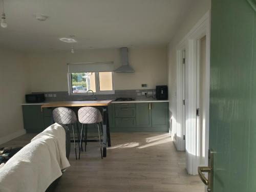 Seaside Retreat-2 Bed-Sleeps 4-Parking-Pets