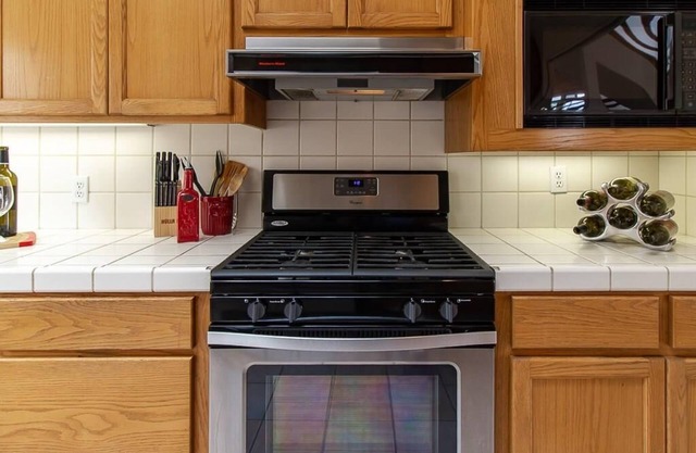 Seaside Serenity ~ 3 KING, 2 Queen, Walk 2 Blocks 2 Ocean & Tide Pools!