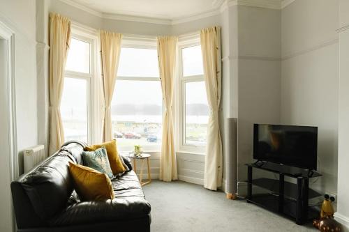 Seaside Solace 2BR with Scenic Coastline Views