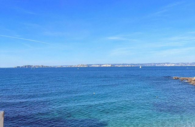 Seaside town house, quiet and bright