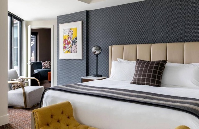 Seattle Chic: Spacious, Contemporary Rooms in City's Vibrant Downtown