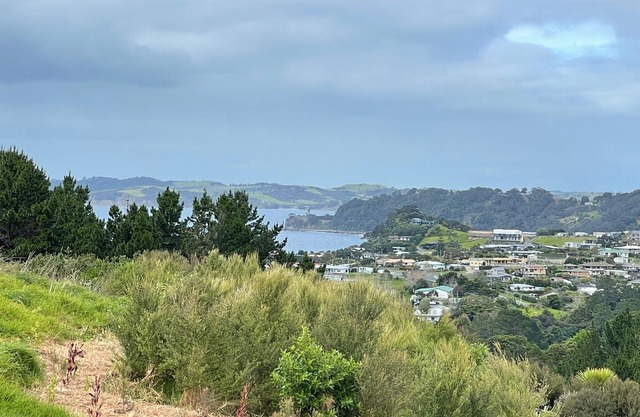 Seaview Bach - 5 mins drive from Goat Island!