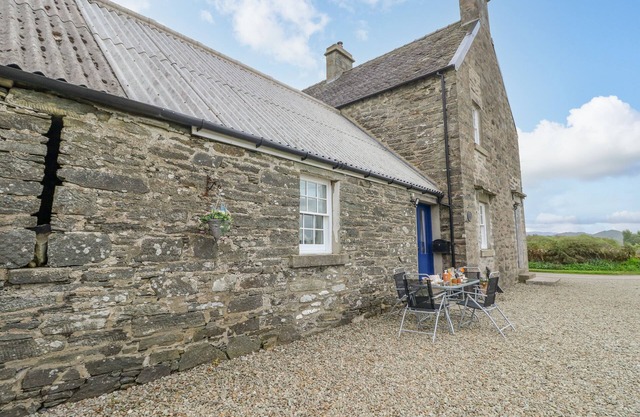 SEAVIEW-BARSLOISNACH COTTAGE, family friendly in Kilmartin