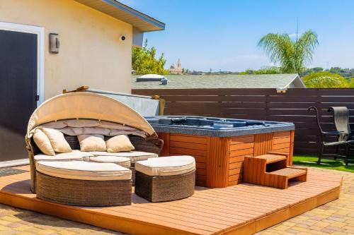 Seaworld Fireworks View Hot tub Fast Wifi 3BR 2BA 4 Bds 2 SofaBds