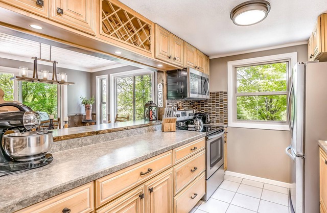 Secluded 3-lake chain house w/ pontoon boat