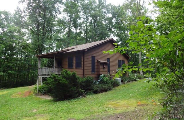 Secluded cabin for 2 in Blue Ridge Mountains, 2 nite minimum weekends