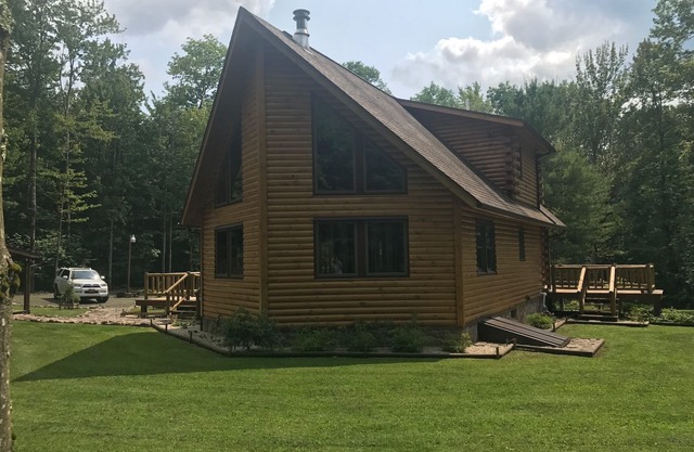 secluded log home, minutes from all star village in Oneonta