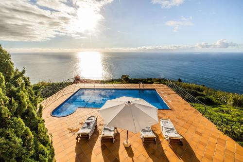 Secluded Sunset Villa on Cliff & 180 Degree Ocean Views