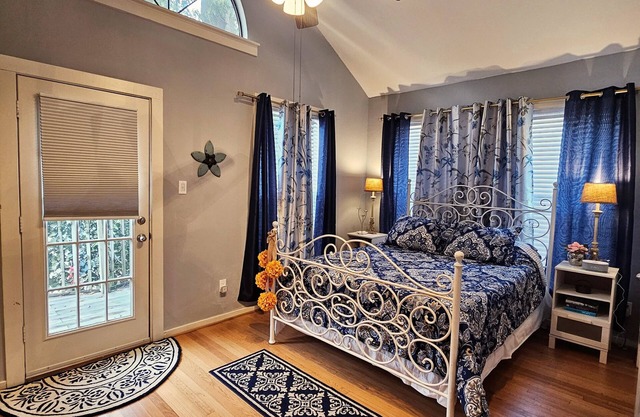 Secluded Two-Story Country Style Loft with Balcony & Free Parking in The Heights