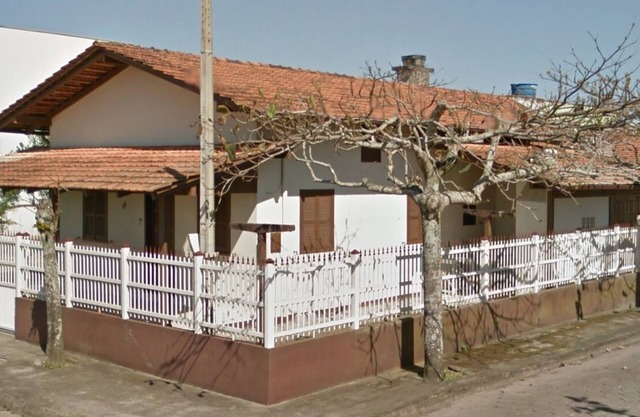 Second house down the street - 20 meters from the beach