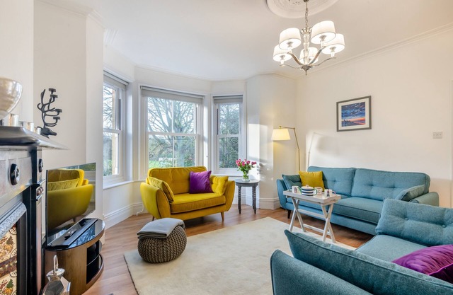 Secret Shores - Two Bedroom Apartment, Sleeps 4