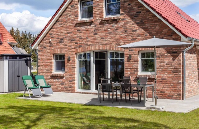 Seeblick Warin - Very high quality vacation home directly on Lake Warin