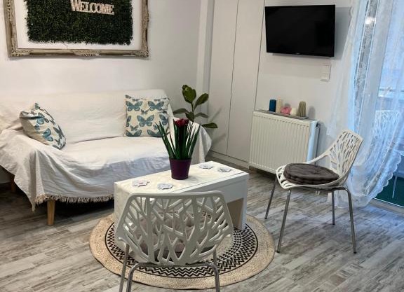 Selenity studio(close to two metro stations)
