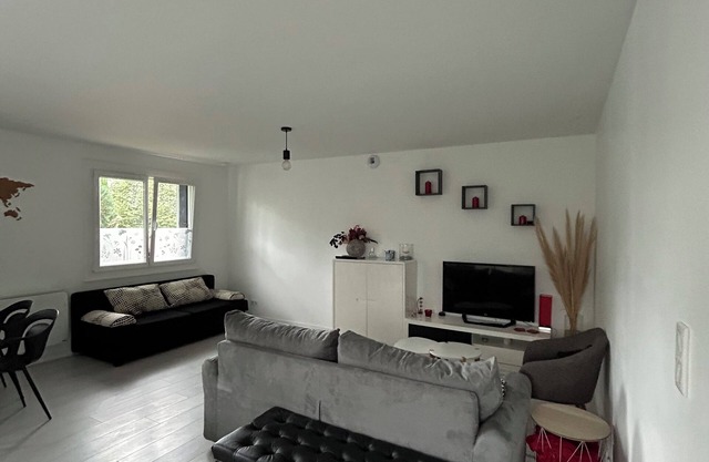 Self-contained apartment in country house