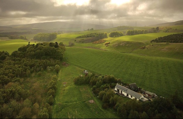 Self-contained pet friendly rural cottage & garden