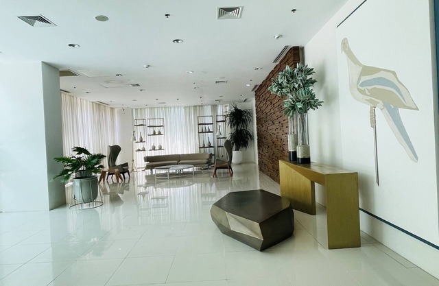 Seme 1br at abreezaplace towers ! With WIFI & Netflix with partition