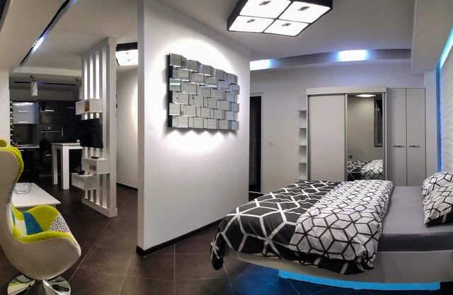 Sensational Studio Apartment With An Open Rooftop Terrace