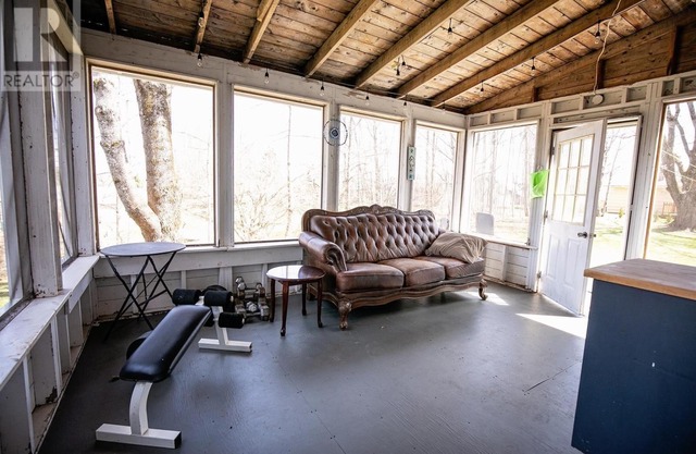 Serena & Peaceful Heritage House in Historic Amherst, Nova Scotia with big yard.