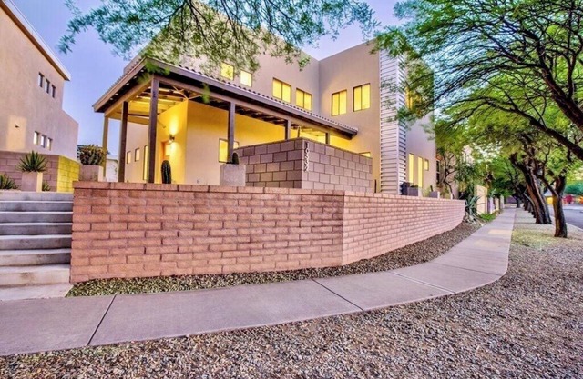 Serene 3BR Tree-Lined Modern Retreat