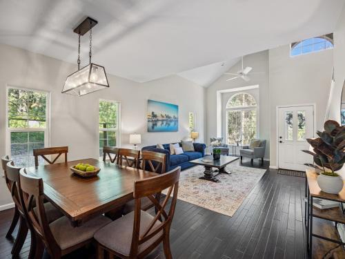 Serene and Stylish 3BD 2,5BA House Near Wineries